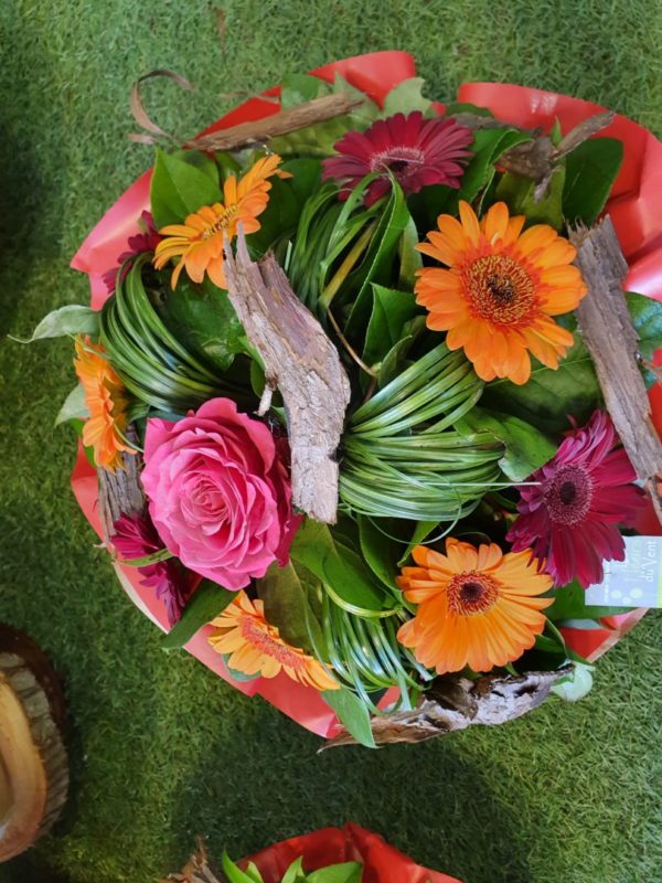 Bouquet rond varié ton fushia et orange – Image 2