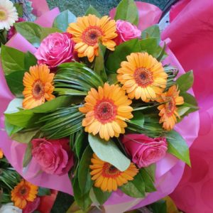 Bouquet rond varié ton fushia et orange