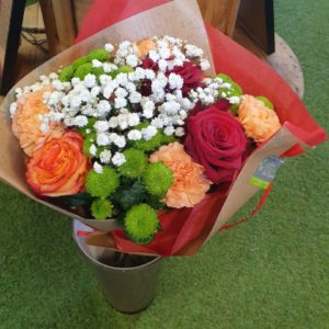 Bouquet varié orange, rouge et blanc
