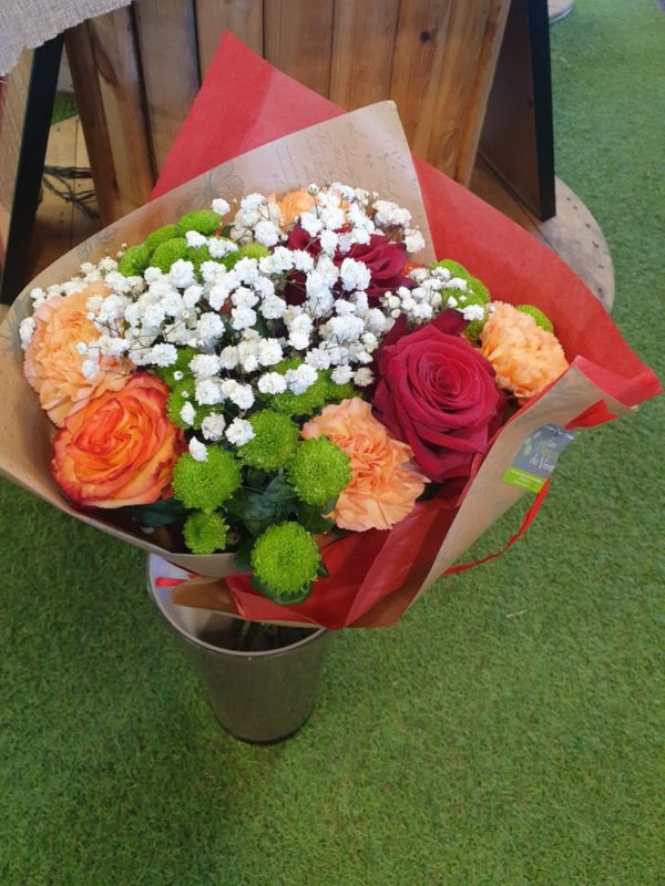 Bouquet varié orange, rouge et blanc
