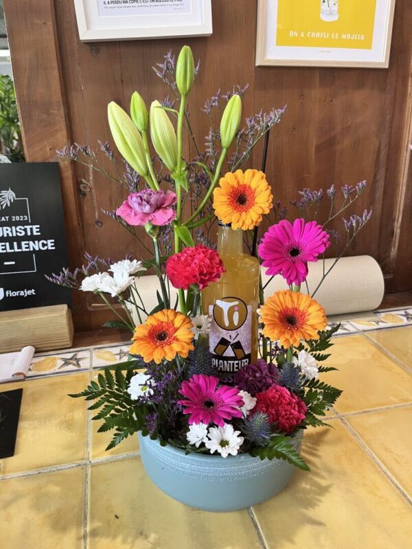 Composition fleurs et vin – Image 4